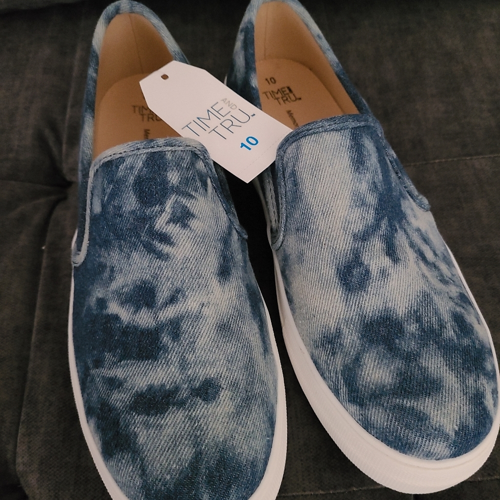 Brand New Time & Tru Womens Denim Sneakers (size 10)